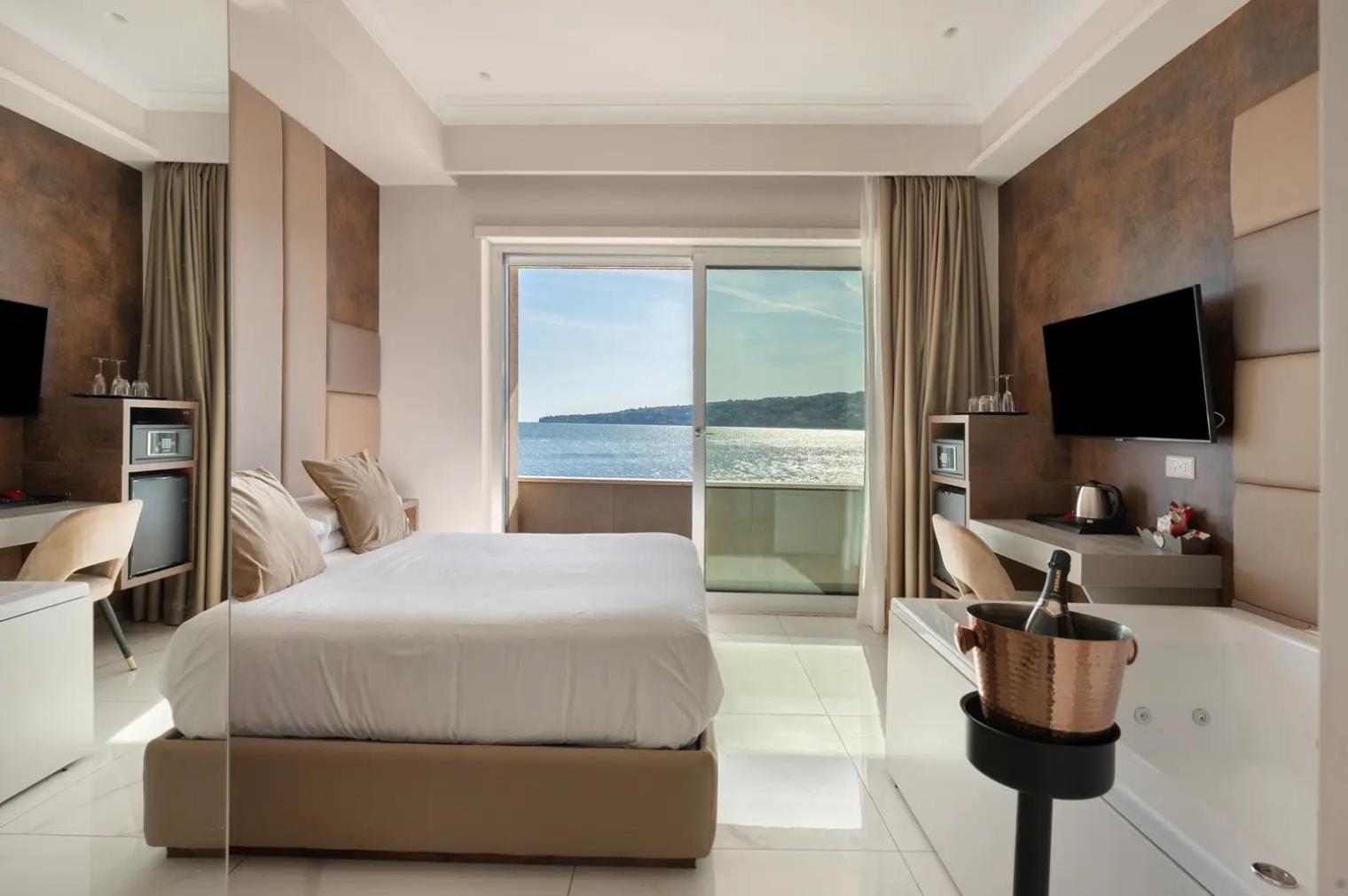 Imperatrice Naples